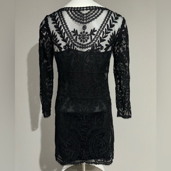 Express Women's Jr XS Black Lace Dress Length 30", Sleeve Length 20" Good Cond. - Picture 2 of 6